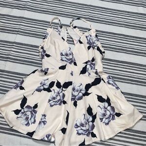 L’atiste By Amy Floral Ruffle Hem Deep Plunge‎ Romper Small